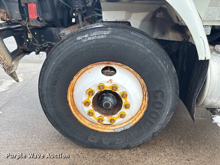 image for item ET8653 2007 International 7400 box truck