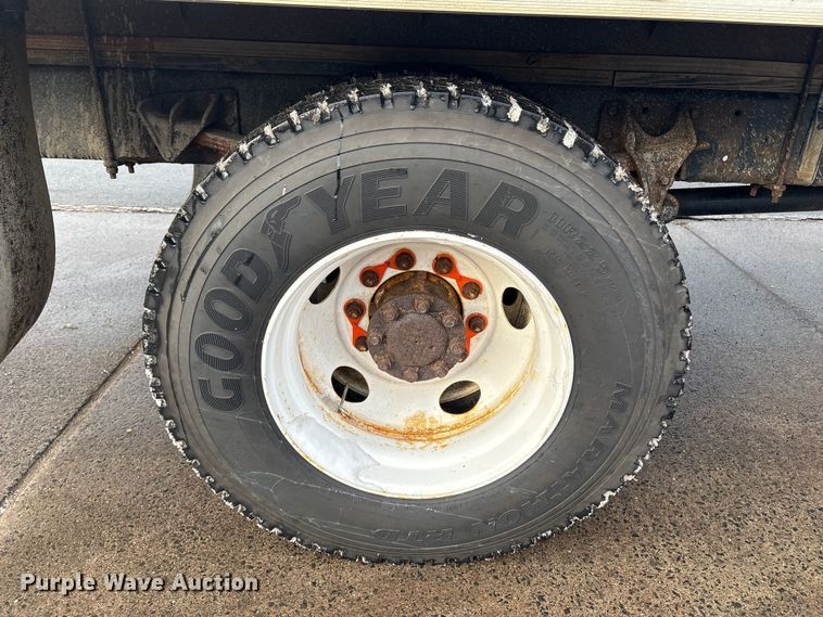 image for item ET8653 2007 International 7400 box truck