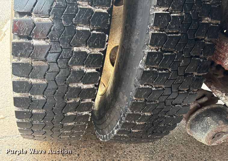 image for item ET8653 2007 International 7400 box truck