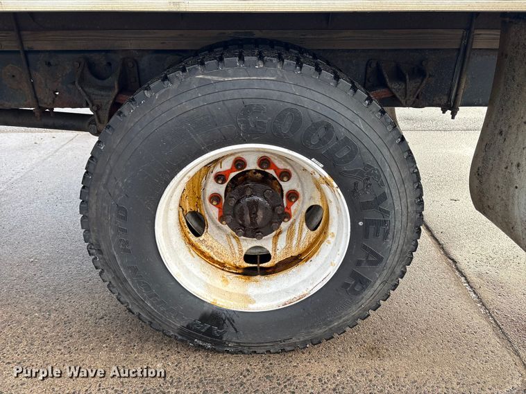 image for item ET8653 2007 International 7400 box truck