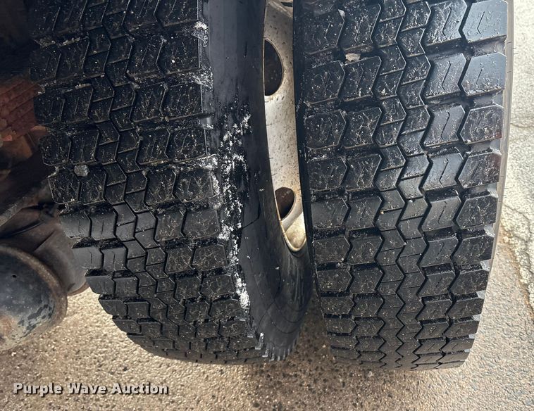 image for item ET8653 2007 International 7400 box truck