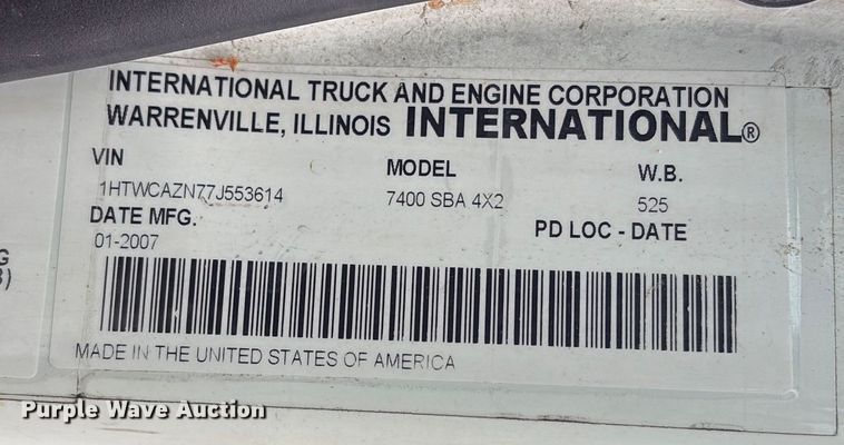 image for item ET8653 2007 International 7400 box truck