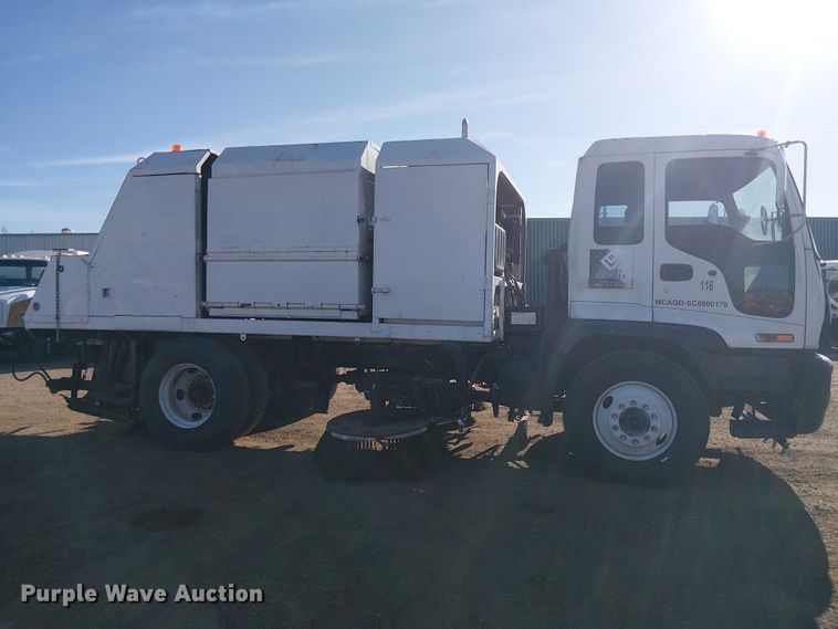 image for item EU2631 2004 GMC T-series street sweeper truck