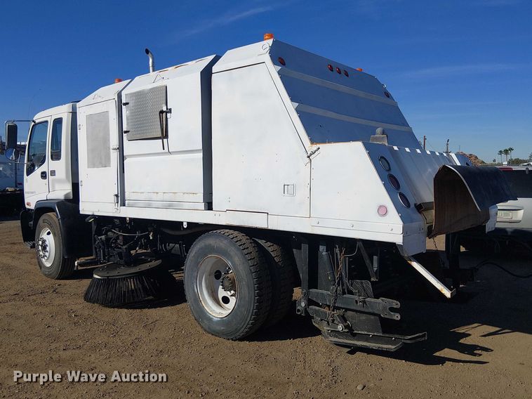image for item EU2631 2004 GMC T-series street sweeper truck