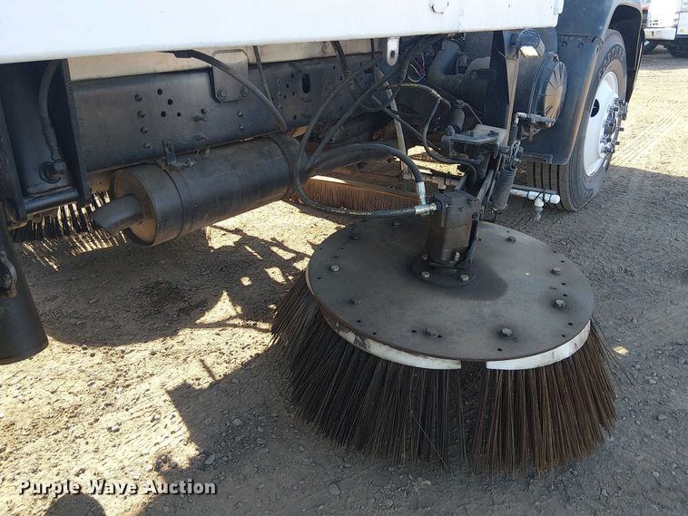 image for item EU2631 2004 GMC T-series street sweeper truck