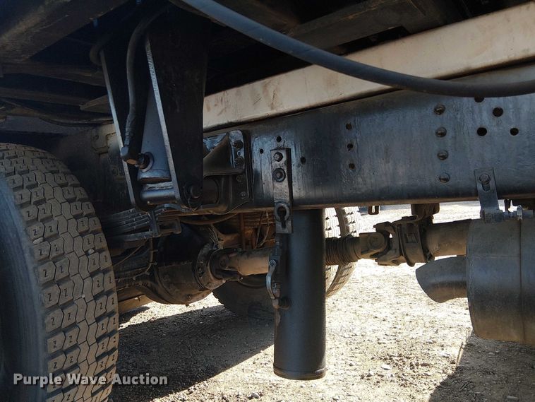 image for item EU2631 2004 GMC T-series street sweeper truck