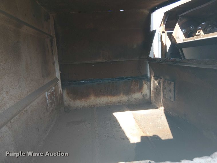 image for item EU2631 2004 GMC T-series street sweeper truck