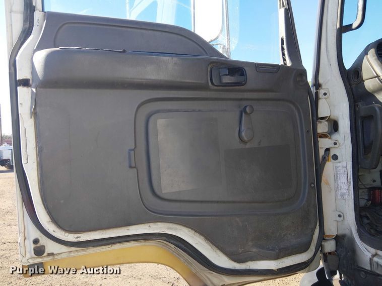 image for item EU2631 2004 GMC T-series street sweeper truck