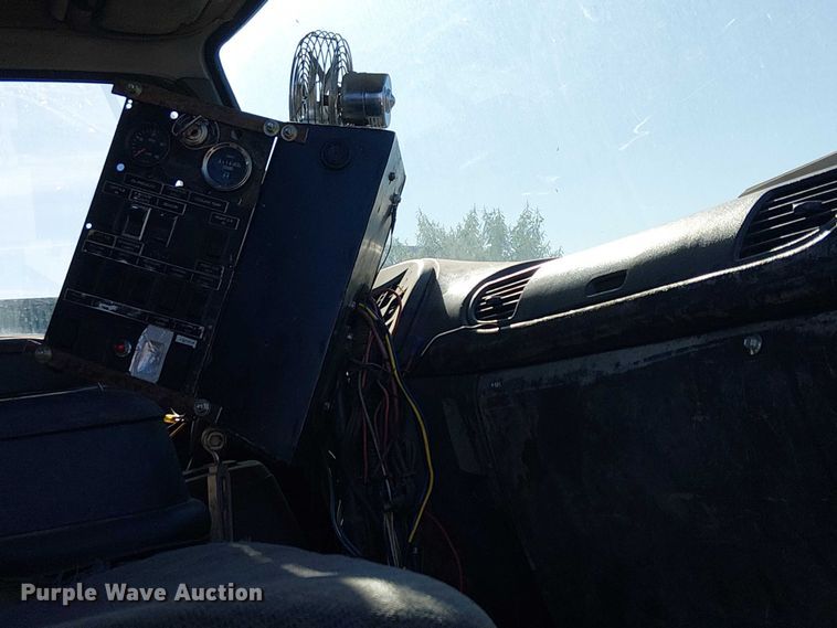 image for item EU2631 2004 GMC T-series street sweeper truck