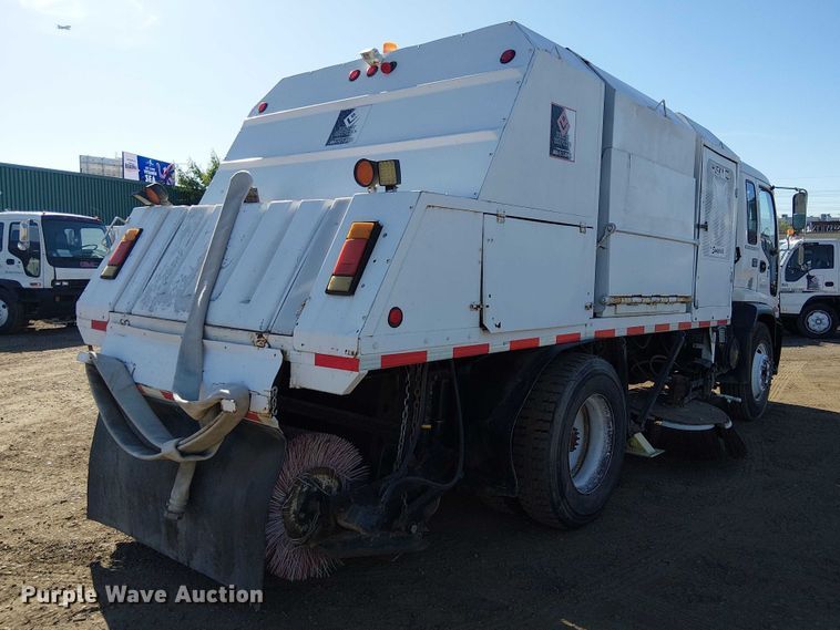 image for item EU2632 2004 GMC T-series street sweeper truck