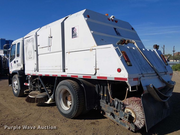image for item EU2632 2004 GMC T-series street sweeper truck