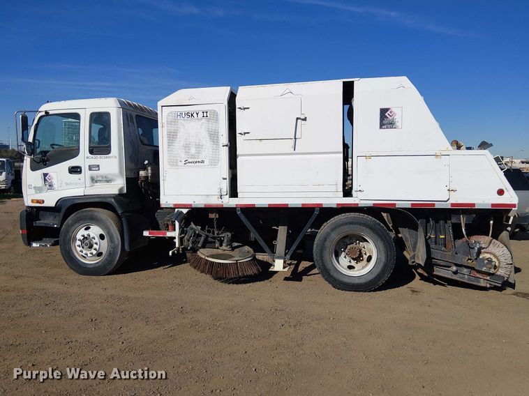 image for item EU2632 2004 GMC T-series street sweeper truck