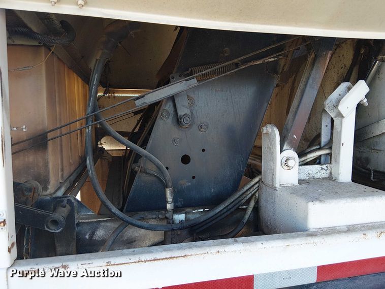 image for item EU2632 2004 GMC T-series street sweeper truck