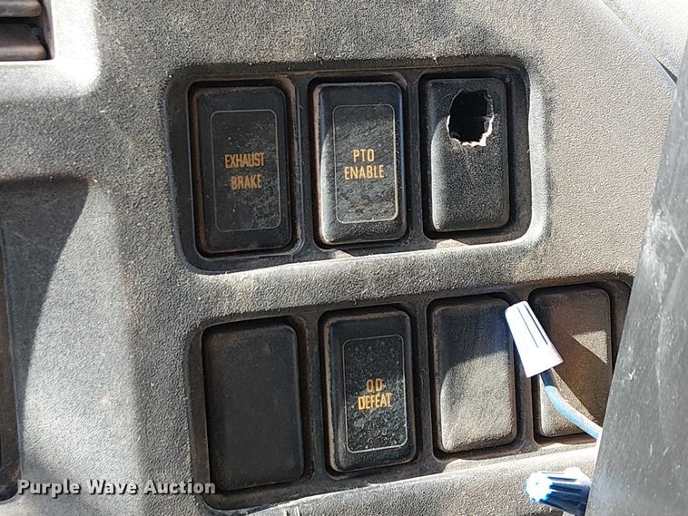 image for item EU2632 2004 GMC T-series street sweeper truck