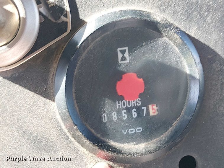 image for item EU2632 2004 GMC T-series street sweeper truck