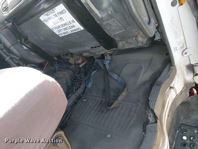 image for item EU2632 2004 GMC T-series street sweeper truck