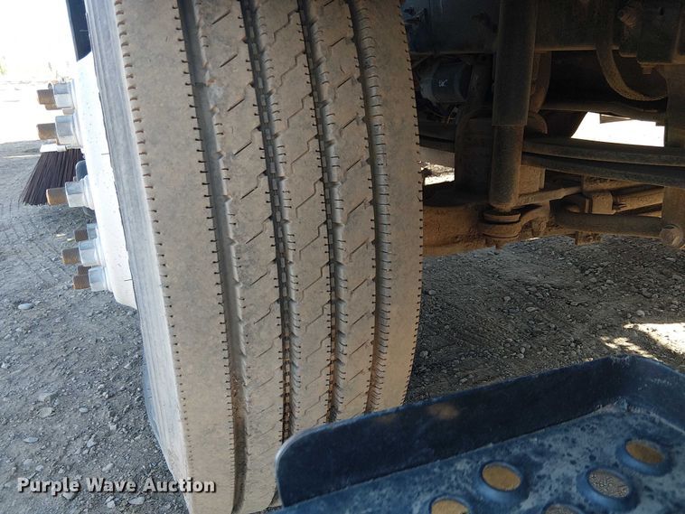 image for item EU2632 2004 GMC T-series street sweeper truck