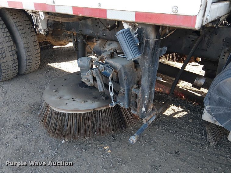 image for item EU2633 2004 GMC T-series street sweeper truck