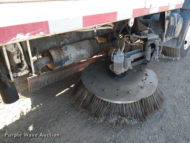 image for item EU2633 2004 GMC T-series street sweeper truck