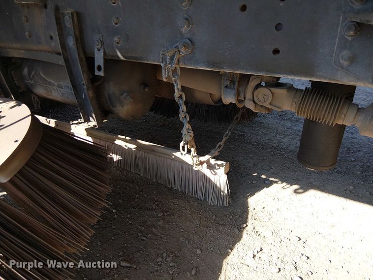 image for item EU2633 2004 GMC T-series street sweeper truck