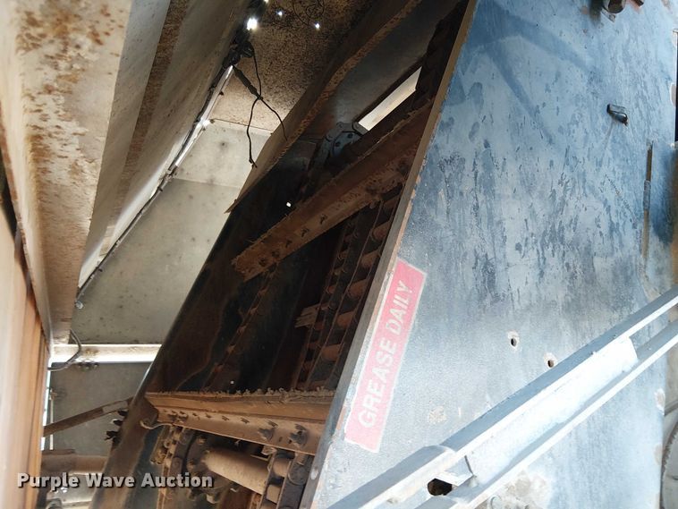 image for item EU2633 2004 GMC T-series street sweeper truck