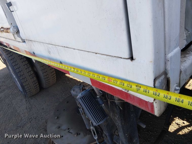 image for item EU2633 2004 GMC T-series street sweeper truck