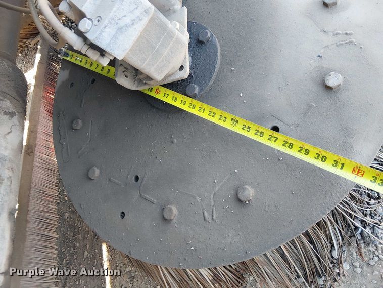 image for item EU2633 2004 GMC T-series street sweeper truck