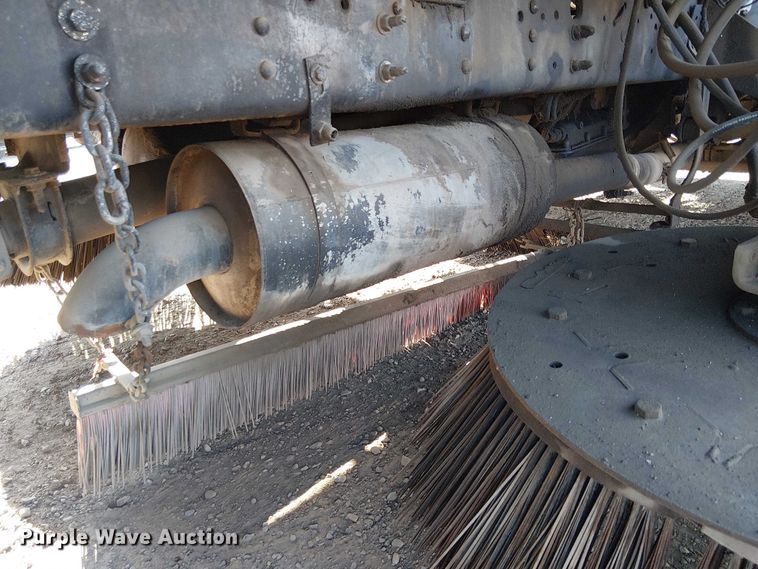 image for item EU2633 2004 GMC T-series street sweeper truck