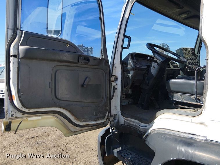 image for item EU2633 2004 GMC T-series street sweeper truck