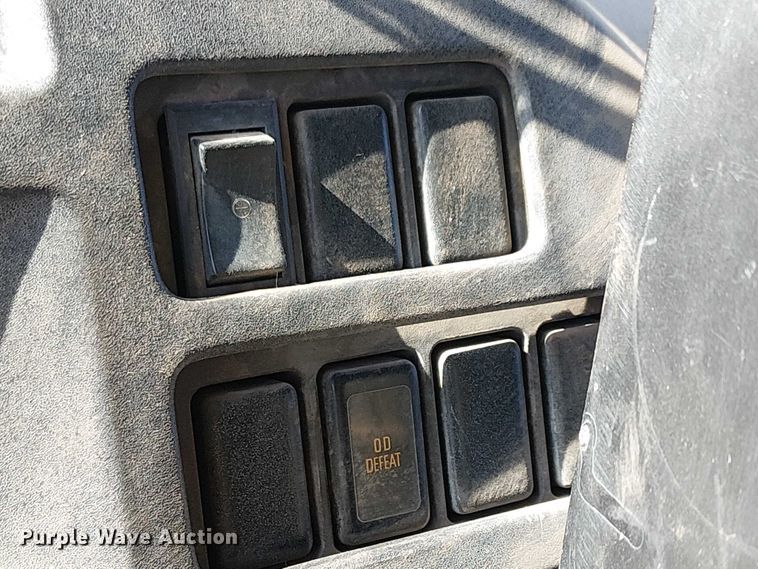 image for item EU2633 2004 GMC T-series street sweeper truck