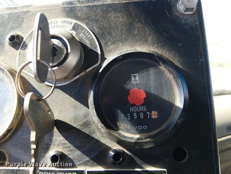 image for item EU2633 2004 GMC T-series street sweeper truck