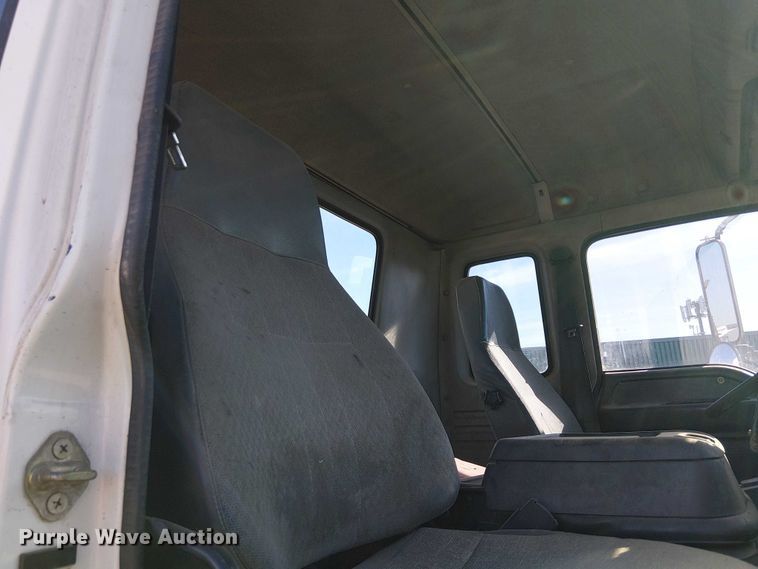 image for item EU2633 2004 GMC T-series street sweeper truck