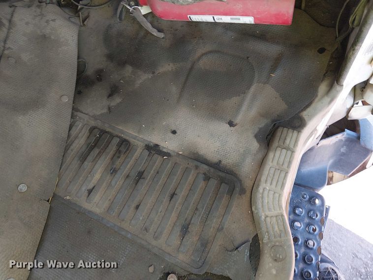 image for item EU2633 2004 GMC T-series street sweeper truck