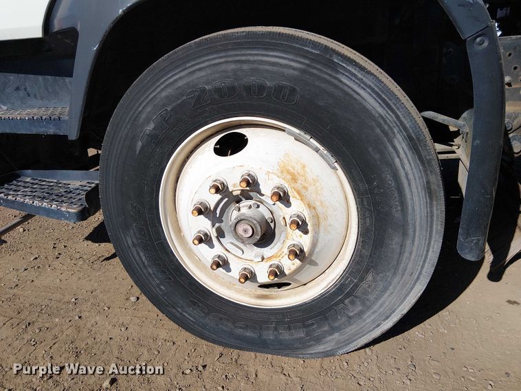 image for item EU2633 2004 GMC T-series street sweeper truck