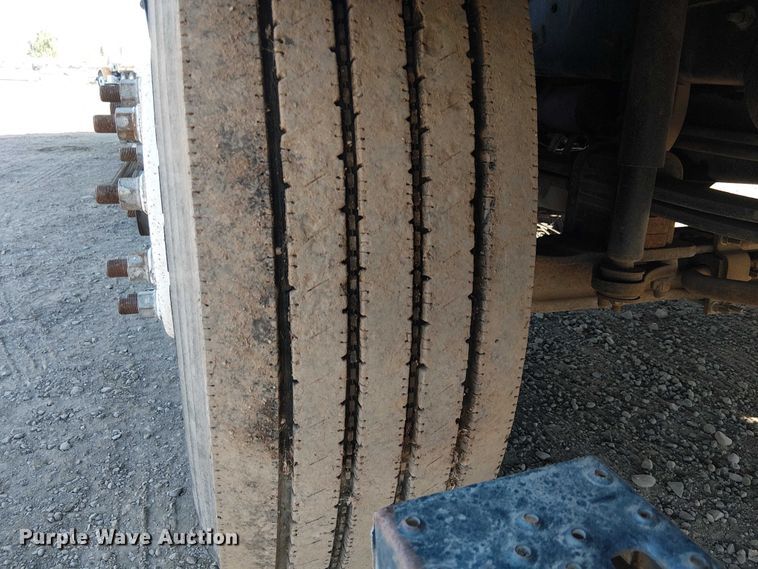 image for item EU2633 2004 GMC T-series street sweeper truck