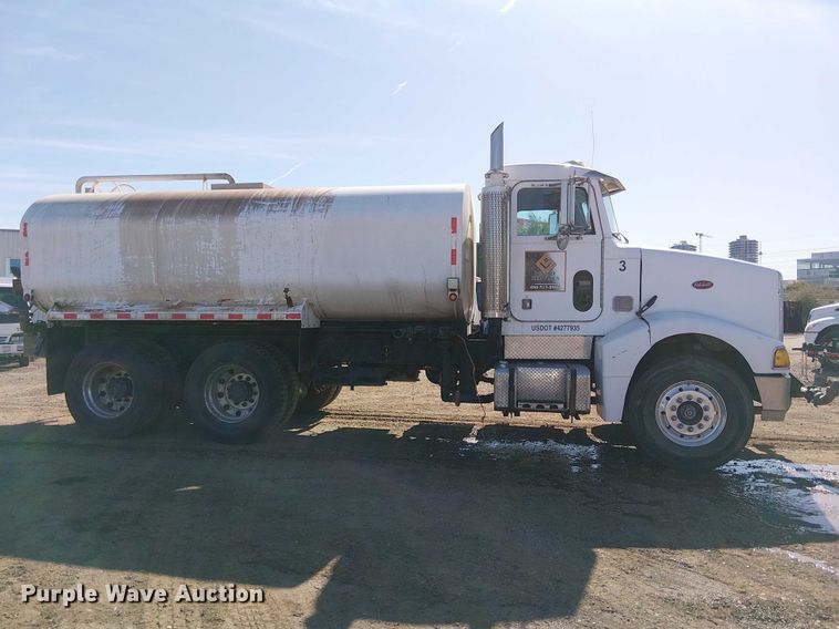 image for item EU2635 1996 Peterbilt 385 water truck