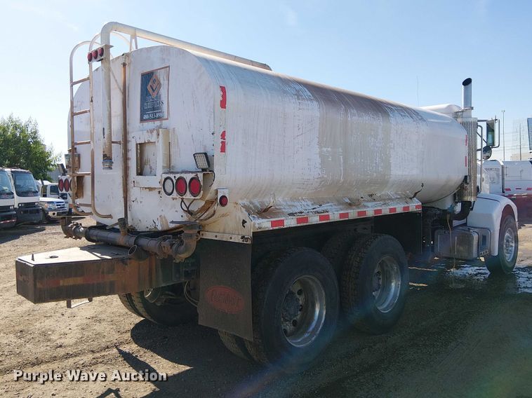 image for item EU2635 1996 Peterbilt 385 water truck