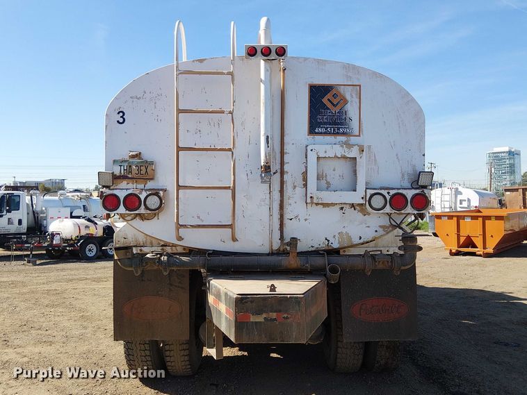 image for item EU2635 1996 Peterbilt 385 water truck