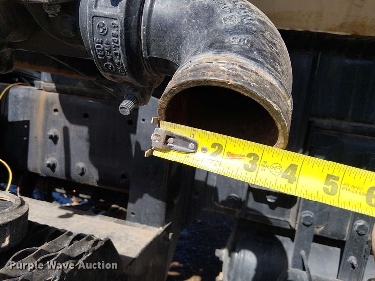 image for item EU2635 1996 Peterbilt 385 water truck