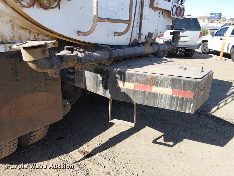 image for item EU2635 1996 Peterbilt 385 water truck