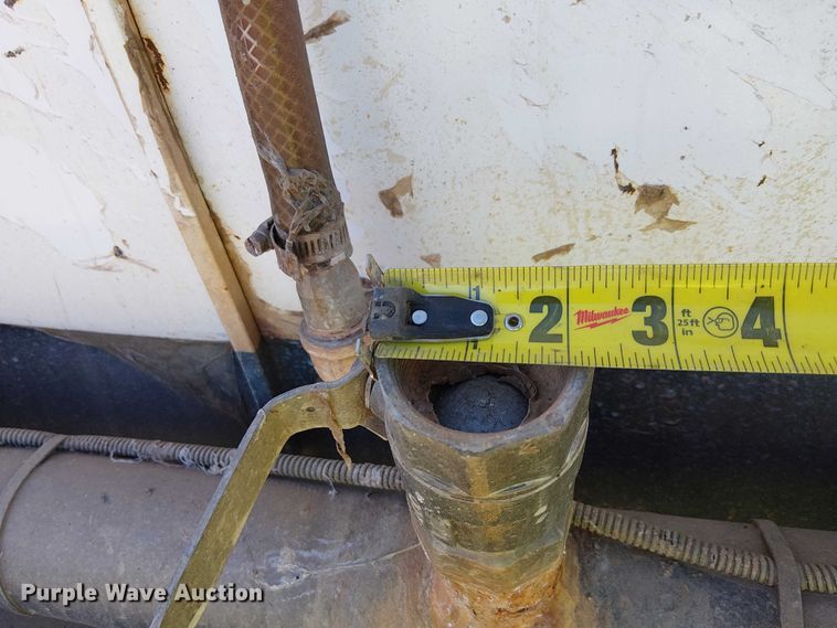 image for item EU2635 1996 Peterbilt 385 water truck