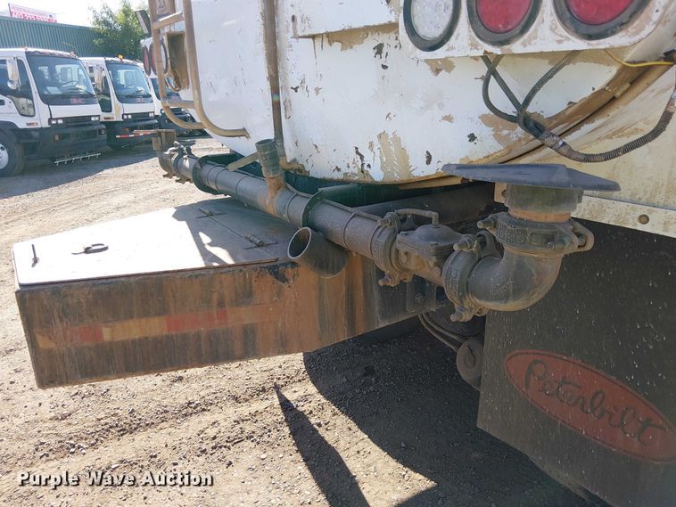 image for item EU2635 1996 Peterbilt 385 water truck