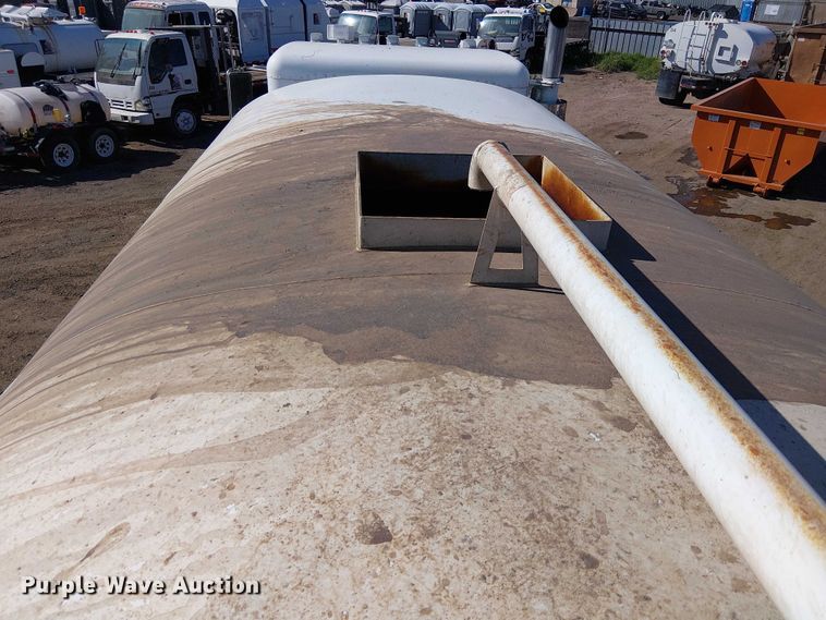 image for item EU2635 1996 Peterbilt 385 water truck