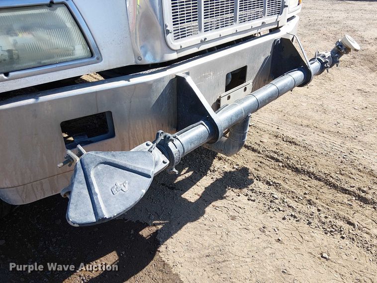 image for item EU2635 1996 Peterbilt 385 water truck