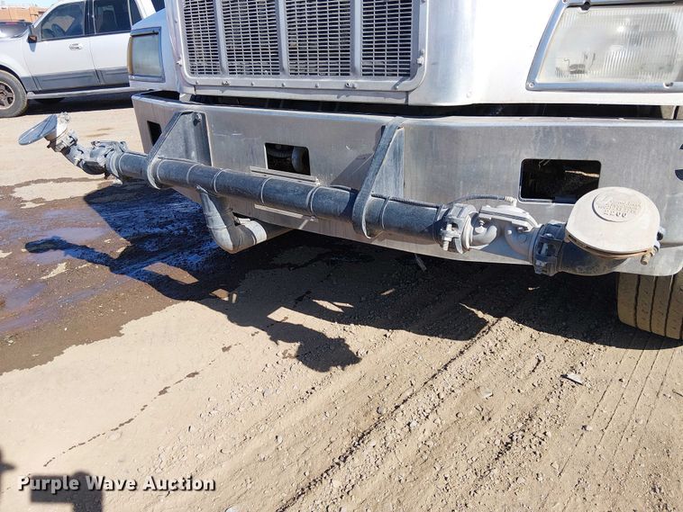 image for item EU2635 1996 Peterbilt 385 water truck