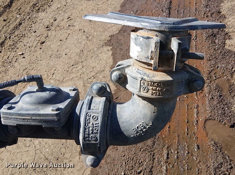 image for item EU2635 1996 Peterbilt 385 water truck