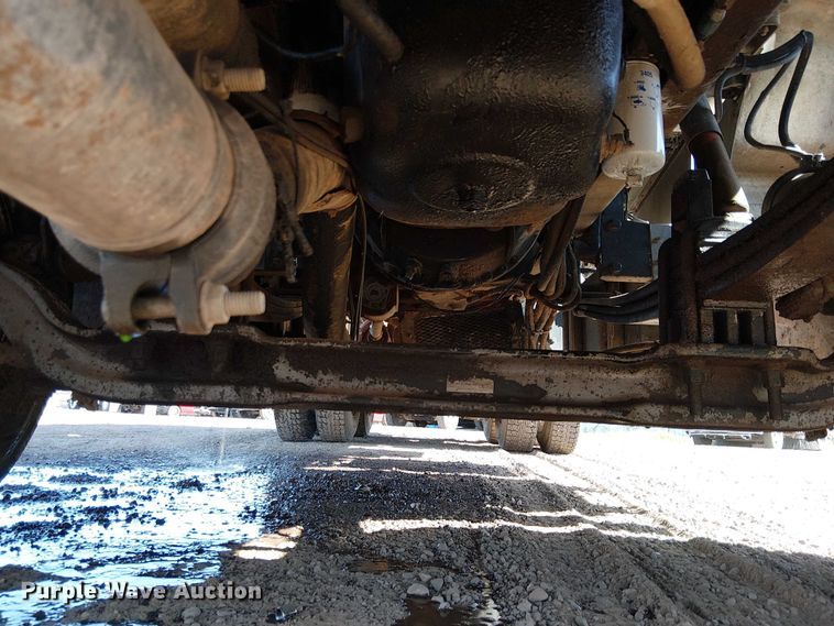 image for item EU2635 1996 Peterbilt 385 water truck