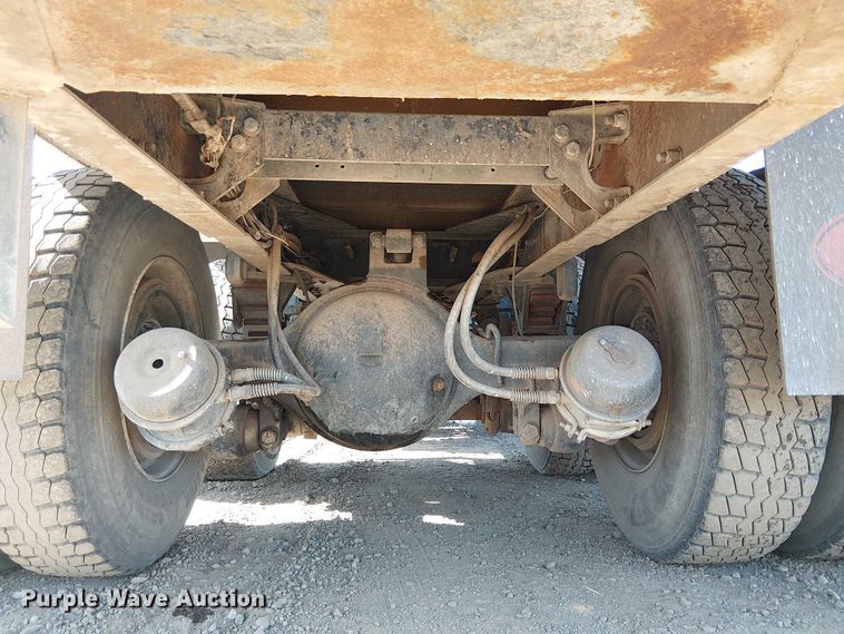 image for item EU2635 1996 Peterbilt 385 water truck