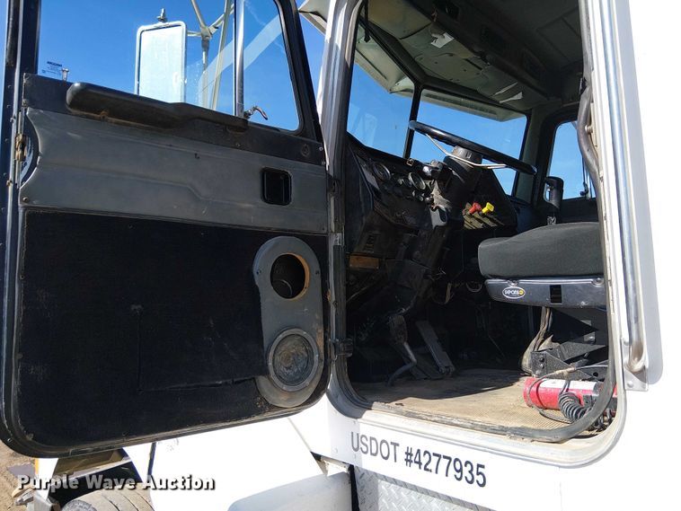 image for item EU2635 1996 Peterbilt 385 water truck