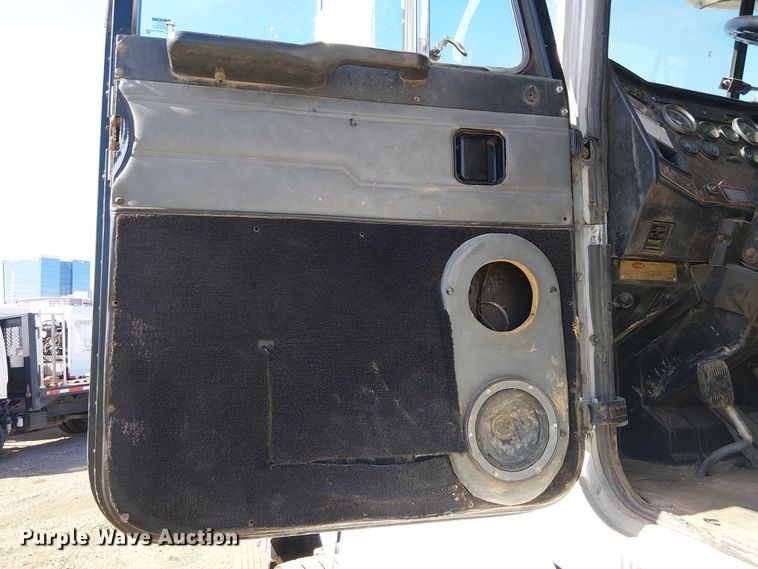 image for item EU2635 1996 Peterbilt 385 water truck